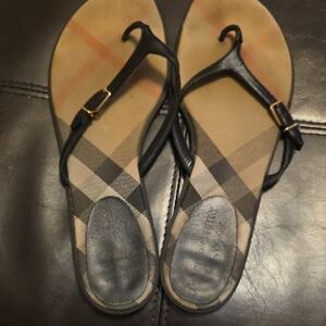 Burberry Black Leather Strap Flip Flops with Beige Plaid Footbed